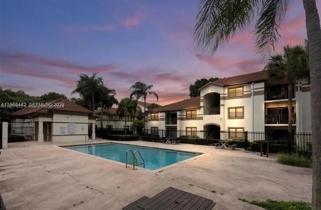 Building Photo - 570 S Park Rd Unit 12-6