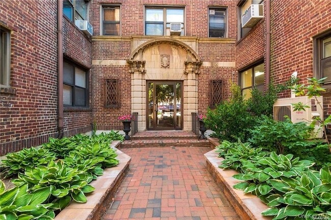 Photo - 7 Bond St Unit 3J