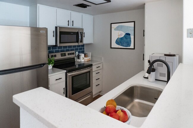 Photo - Skyline Apartments