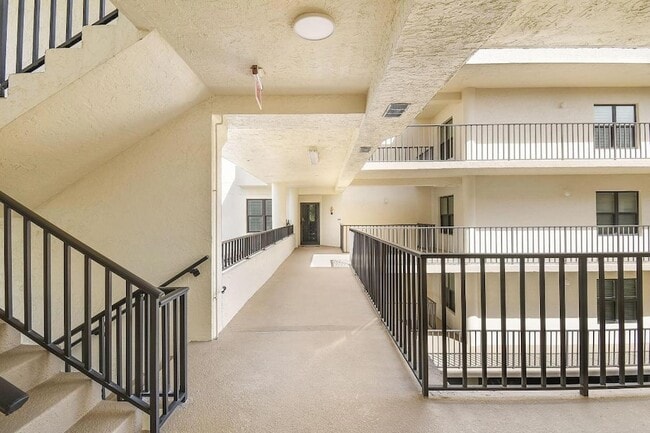 Photo - 221 NE Plantation Rd Unit 316