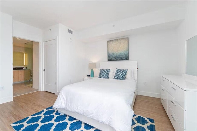 Photo - 460 NE 5th St Unit SI ID1343796P