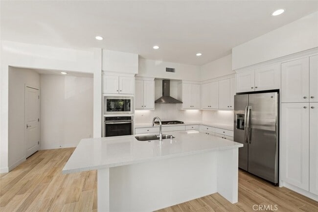 Photo - 765 Doheny Way