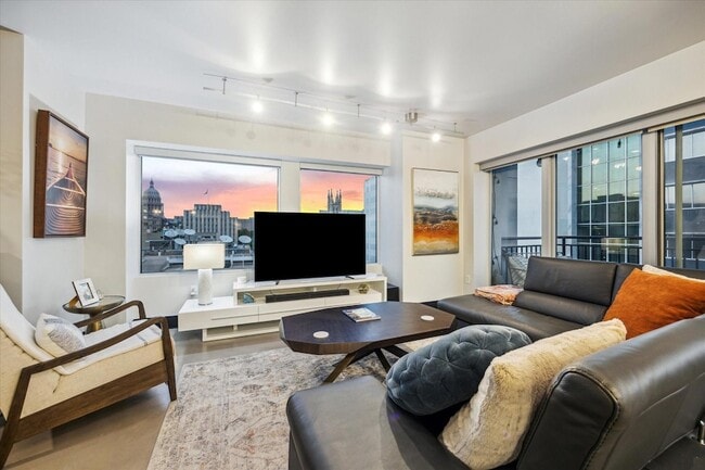 Building Photo - 800 Brazos St Unit 1007