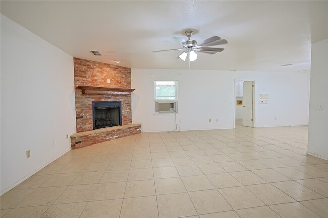 Photo - 2550 W Lucas Rd