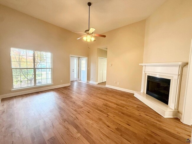 Photo - 200 Vining Way