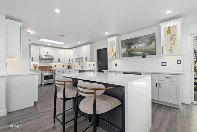 Building Photo - 7322 E Sierra Vista Dr