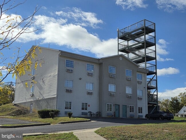 Building Photo - 18 Signal Knob Dr