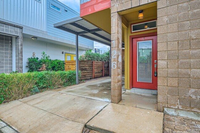 Photo - 126 E Myrtle St