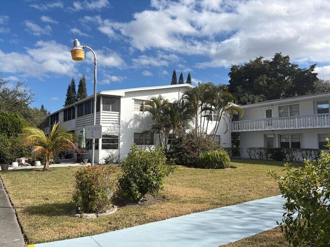 Photo - 239 Sussex L