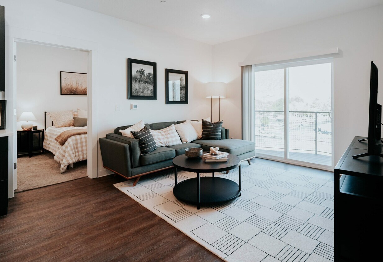 DSC06071-2-min-scaled - B2 2x2