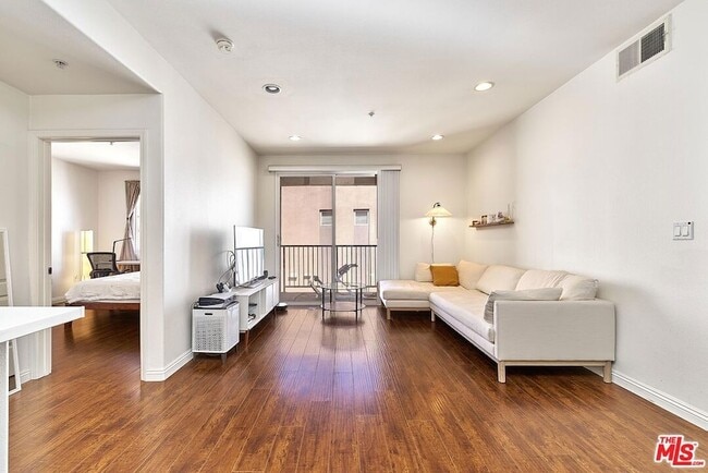Building Photo - 360 W Ave 26 Unit 446
