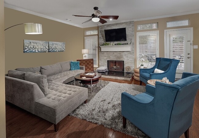 Photo - 110 N Valley Oaks Cir