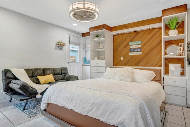 Building Photo - 483 E Shore Dr Unit ID1284703P