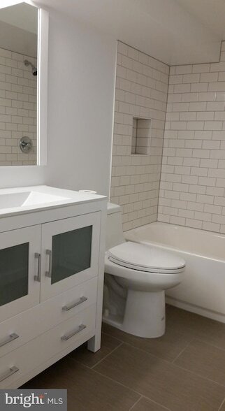 Photo - 1438 Meridian Pl NW Unit LL4