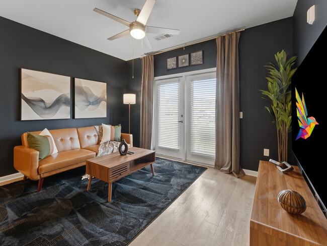 Building Photo - 637 Wildlight Ave Unit SI FL1-ID1601347P