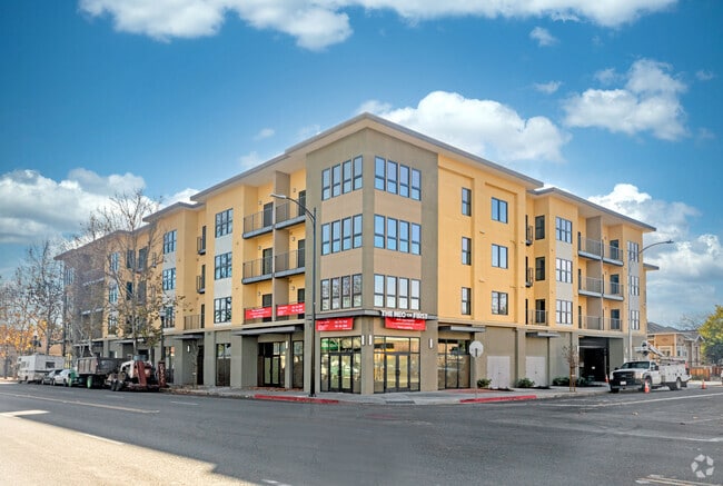 Building Photo - Neo on First