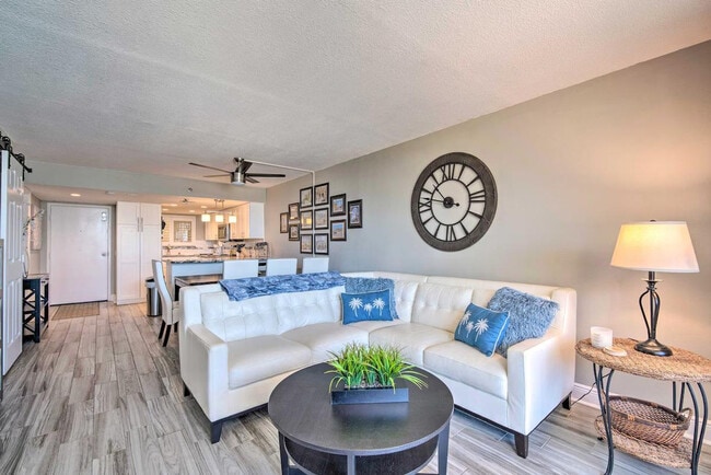 Building Photo - 6105 Sea Ranch Dr Unit SI ID1385781P