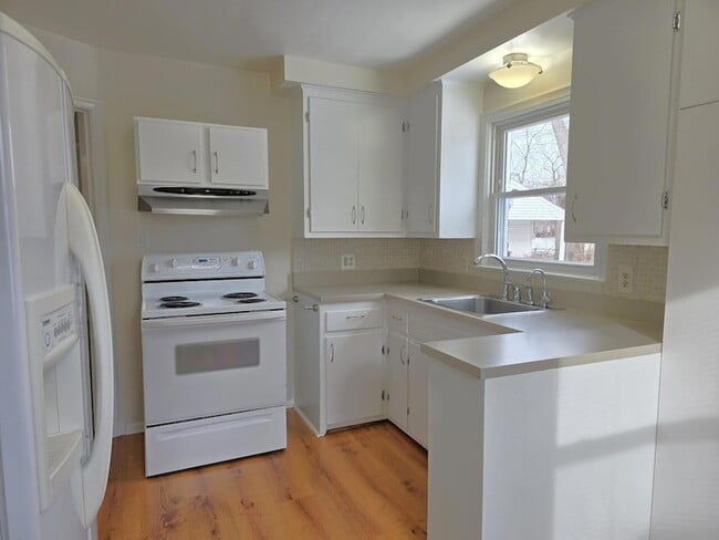 Photo - 9924 Roseland St