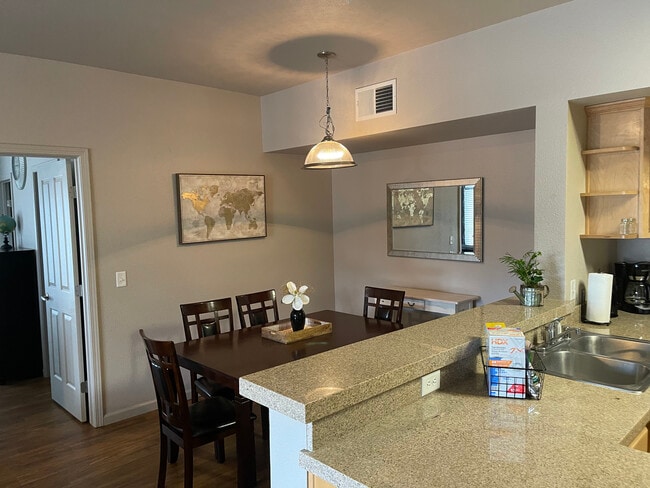 Dining room - Rabbitbrush Run Apartments