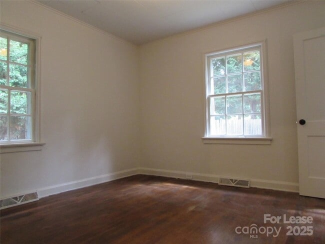 Photo - 324 W McCubbins St