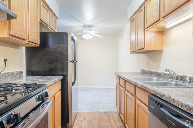 1BR, 1BA - 720SF - Kitchen - Kensington Pointe Apartments