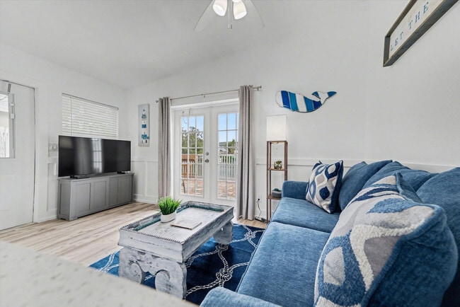 Building Photo - 711 E Gulf Blvd Unit ID1366628P