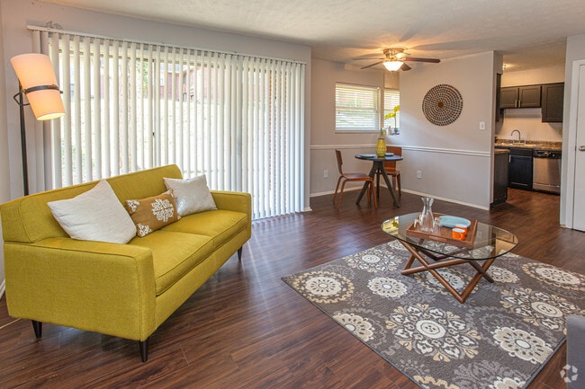 2BR, 1BA - 950 SF - Living Room - The Life at Lexington