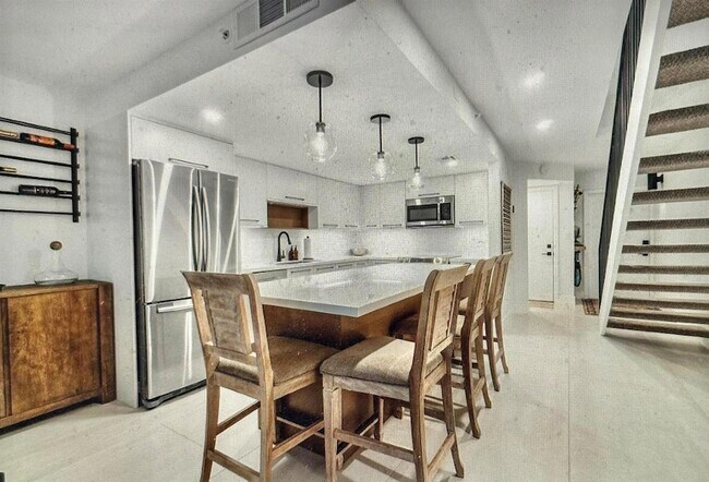 Photo - 1100 Scotia Dr Unit 105