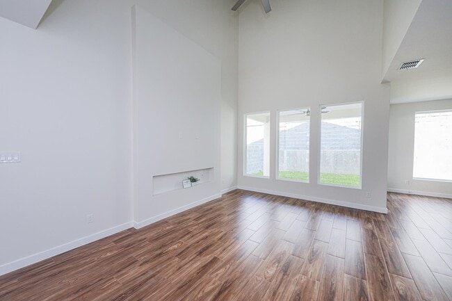 Photo - 7525 Cresta Bella St