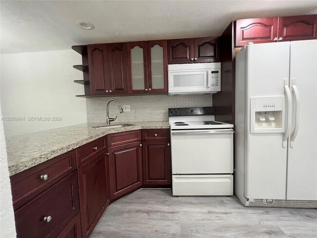 Photo - 1901 NW S River Dr