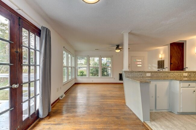 Photo - 1045 Riverview Dr