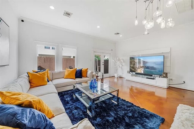 Building Photo - 5522 Larkin St Unit ID1056420P