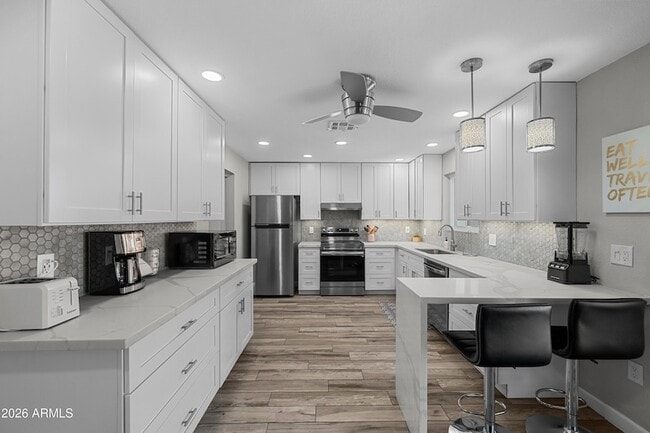 Photo - 208 E Oxford Dr