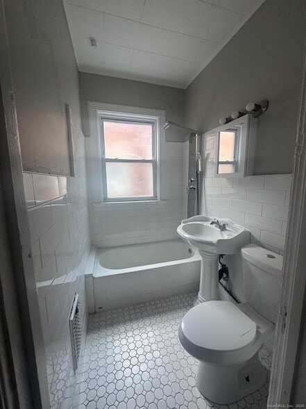 Photo - 287 Dover St Unit 2