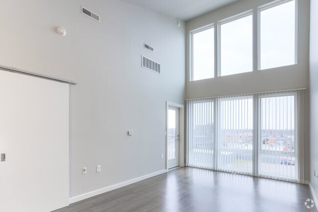 1 BR, 1 BR - 587 SF - Outfield Ball Park Lofts