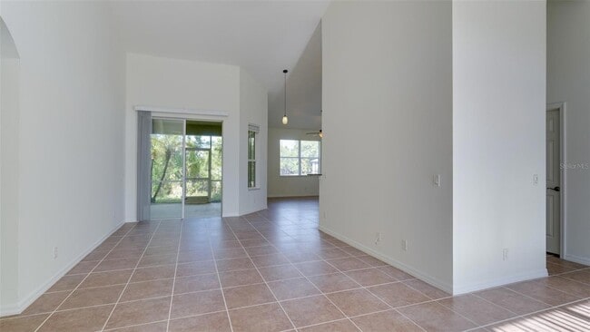 Photo - 5279 Lovett Rd