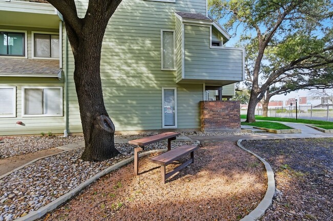 Photo - 3101 Sondra Dr Unit 201