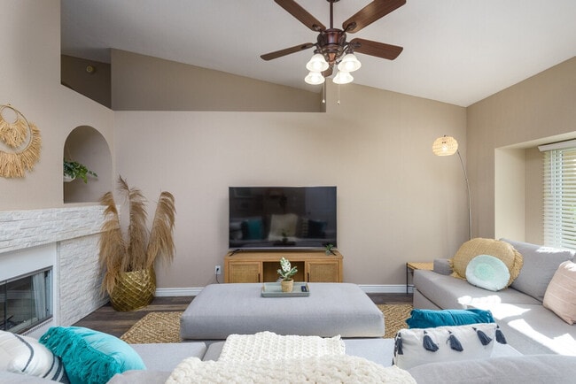 Building Photo - 650 W Palo Verde St Unit SI ID1540147P