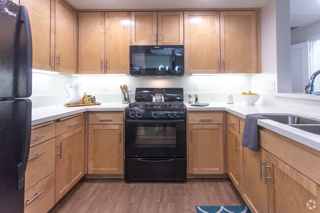 2BR, 2BA-1313 SF - Oasis at Lake Encino