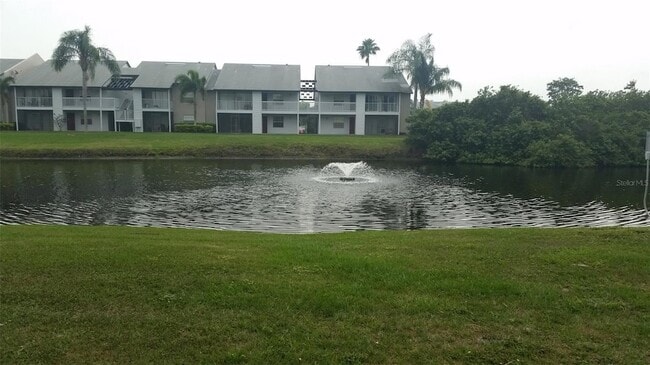 Building Photo - 2612 Hidden Lake Dr N Unit B