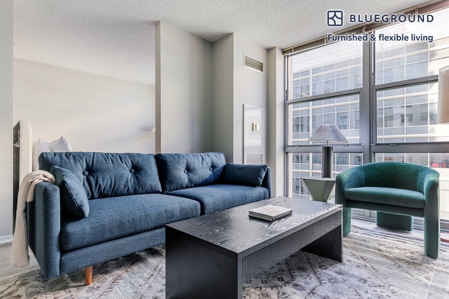 Building Photo - 180 N Jefferson St Unit FL15-ID1333