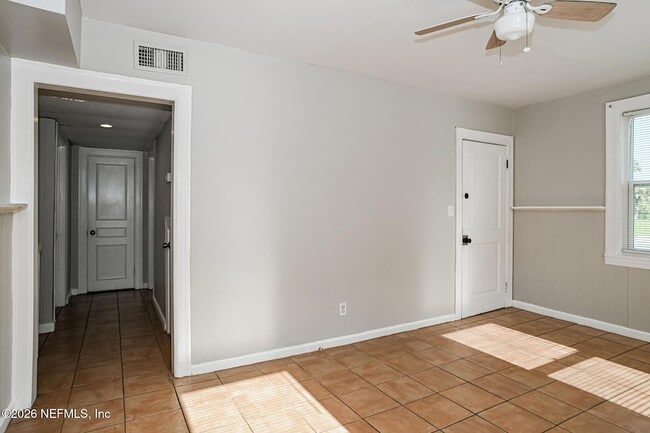 Photo - 214 8th Ave N