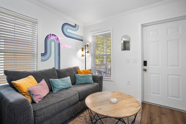 Photo - 1911 Government St Unit SI ID1473628P