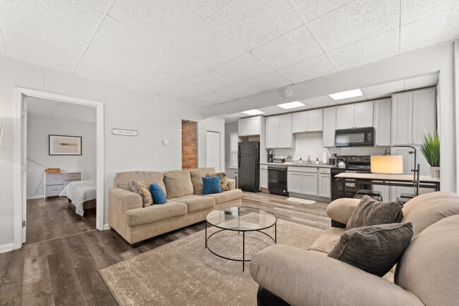 Building Photo - 1322 W 69th St Unit ID1061086P