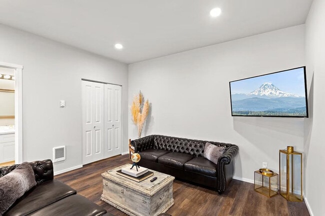 Photo - 624 E 32nd St Unit ID1296629P