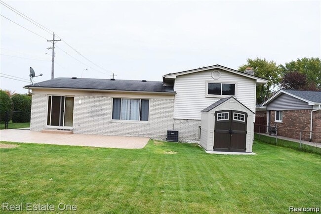 Photo - 43608 Lombardy Dr