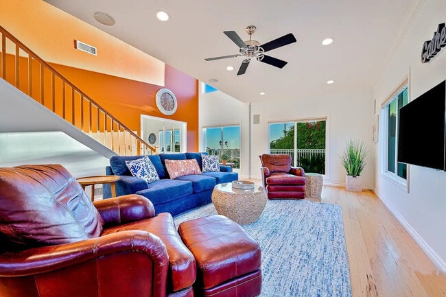 Building Photo - 1185 Tamarack Ave Unit ID1255613P