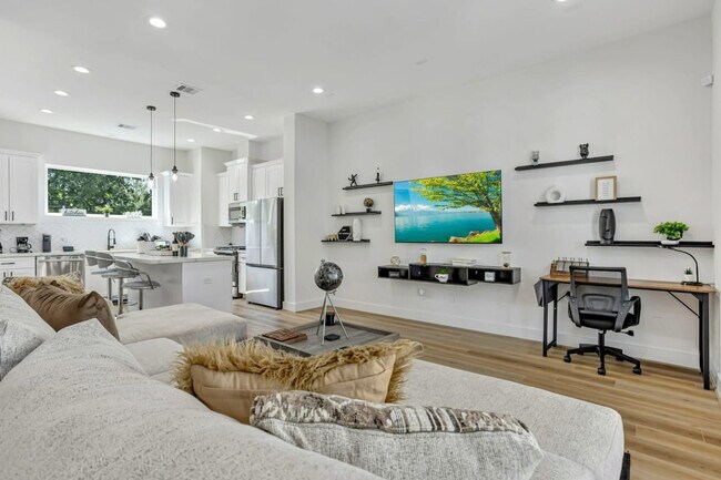 Photo - 3020 Live Oak St Unit ID1257713P