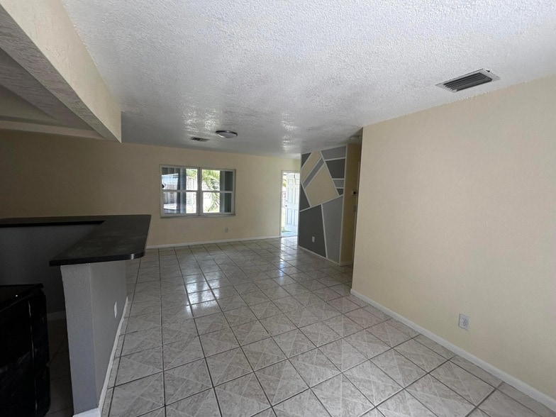 Photo - 2691 NW 8th St
