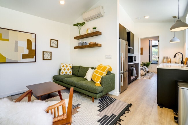 Photo - 510 Iris St Unit SI ID1545982P
